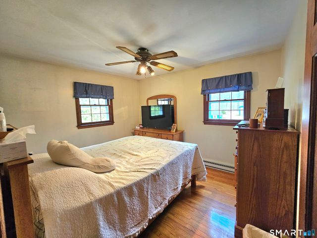 933 Vauxhall St Extension, Waterford, CT 06375