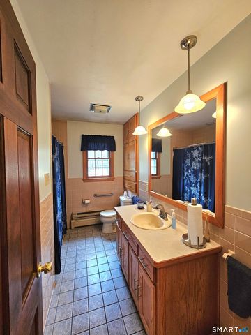 933 Vauxhall St Extension, Waterford, CT 06375