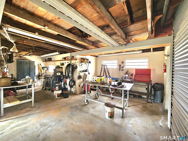 933 Vauxhall St Extension, Waterford, CT 06375