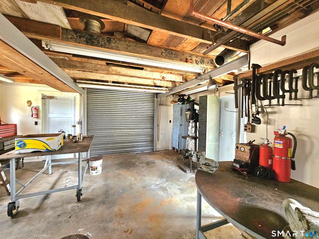 933 Vauxhall St Extension, Waterford, CT 06375