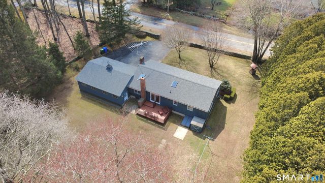 933 Vauxhall St Extension, Waterford, CT 06375