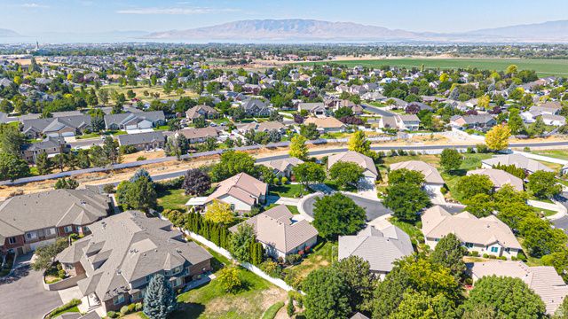 9579 N APPLE CT, Cedar Hills, UT 84062