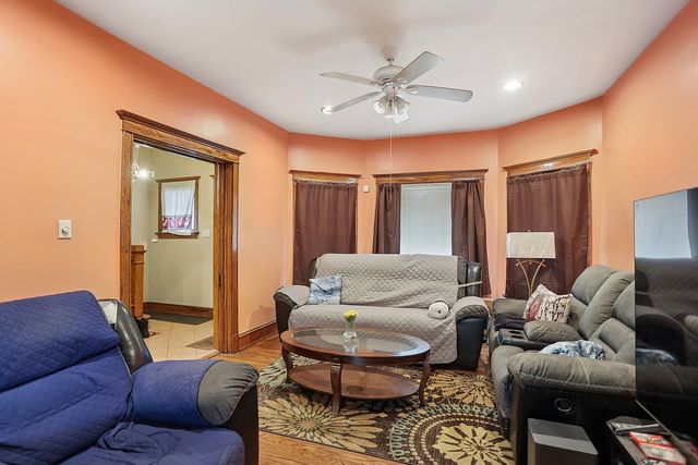 5925 W Iowa Street, Chicago, IL 60651