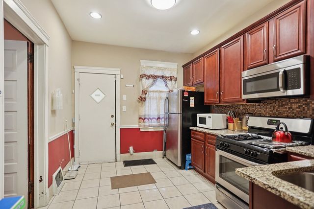 5925 W Iowa Street, Chicago, IL 60651