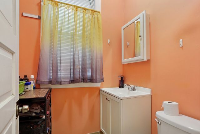 5925 W Iowa Street, Chicago, IL 60651