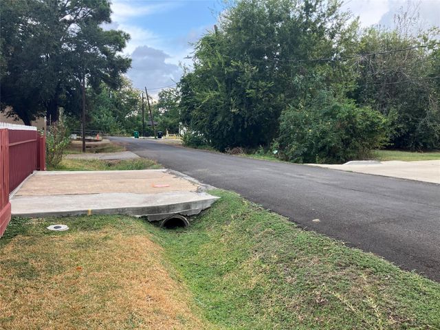 414 Owens Street, Houston, TX 77029