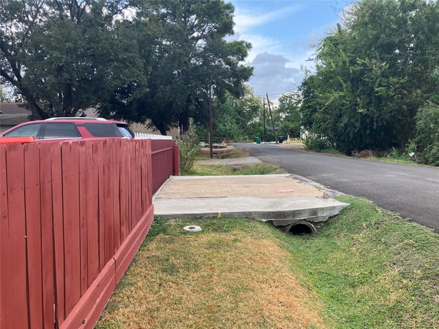 414 Owens Street, Houston, TX 77029