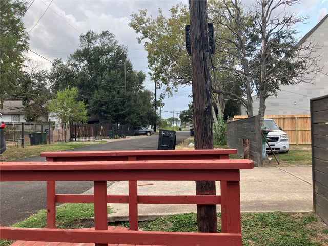 414 Owens Street, Houston, TX 77029