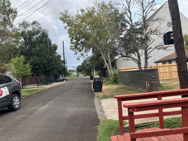 414 Owens Street, Houston, TX 77029