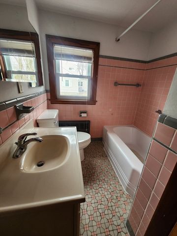 15 York Ter, Lynn, MA 01904