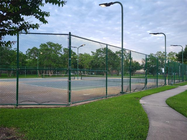 4707 Meadowthorn Court, Friendswood, TX 77546