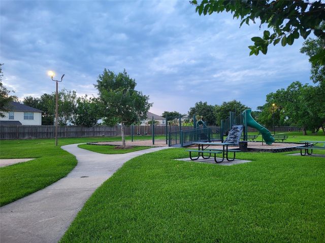 4707 Meadowthorn Court, Friendswood, TX 77546
