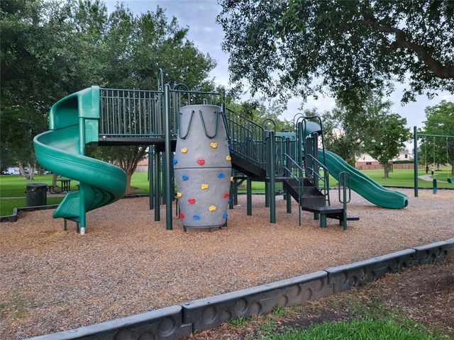 4707 Meadowthorn Court, Friendswood, TX 77546