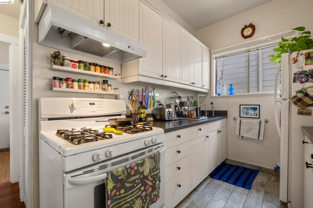 1032 Magnolia St, Oakland, CA 94607