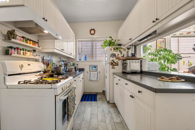 1032 Magnolia St, Oakland, CA 94607