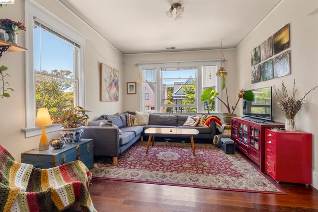 1032 Magnolia St, Oakland, CA 94607