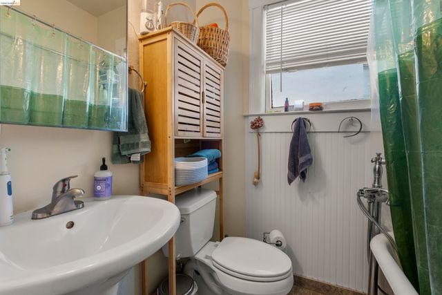 1032 Magnolia St, Oakland, CA 94607