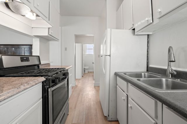 1032 Magnolia St, Oakland, CA 94607