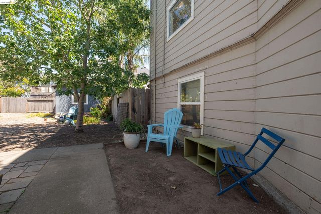 1032 Magnolia St, Oakland, CA 94607