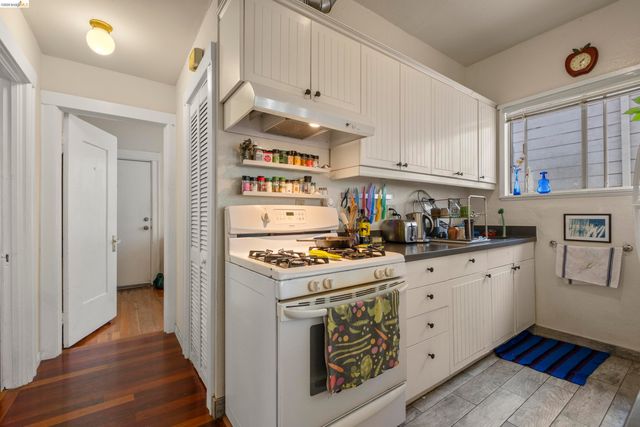 1032 Magnolia St, Oakland, CA 94607
