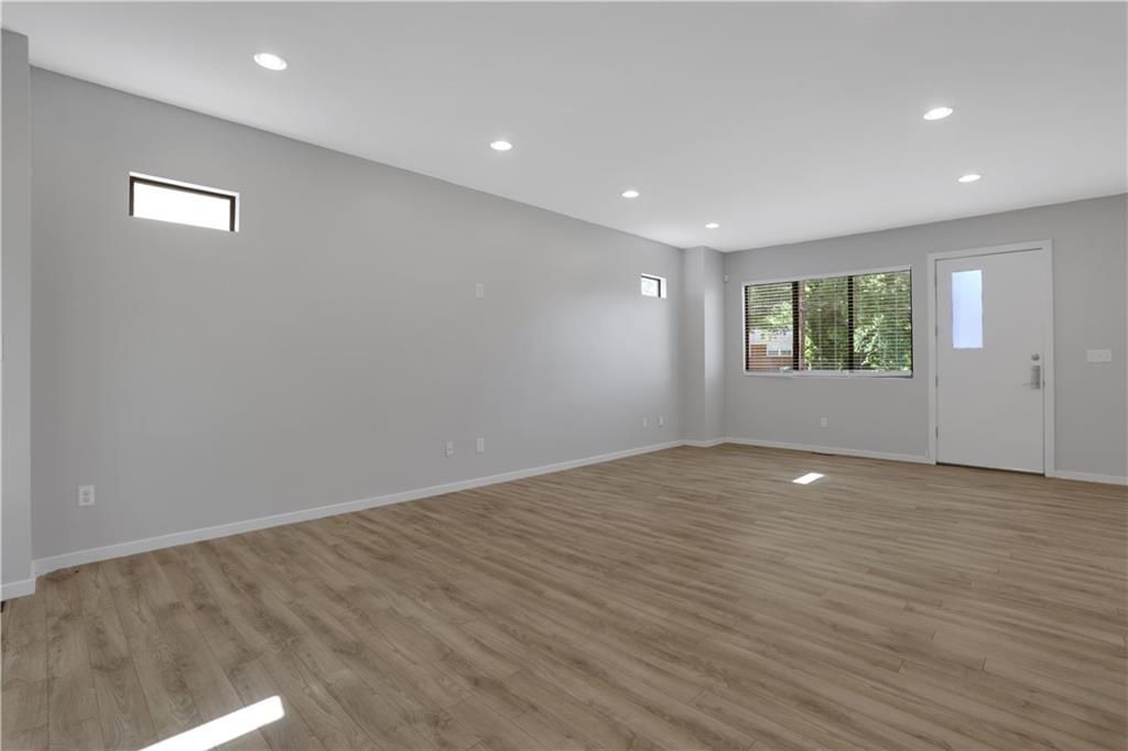 Image 10 of property listing at 948 Bruce Circle SE, Atlanta, GA 30316