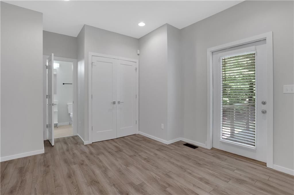 Image 20 of property listing at 948 Bruce Circle SE, Atlanta, GA 30316