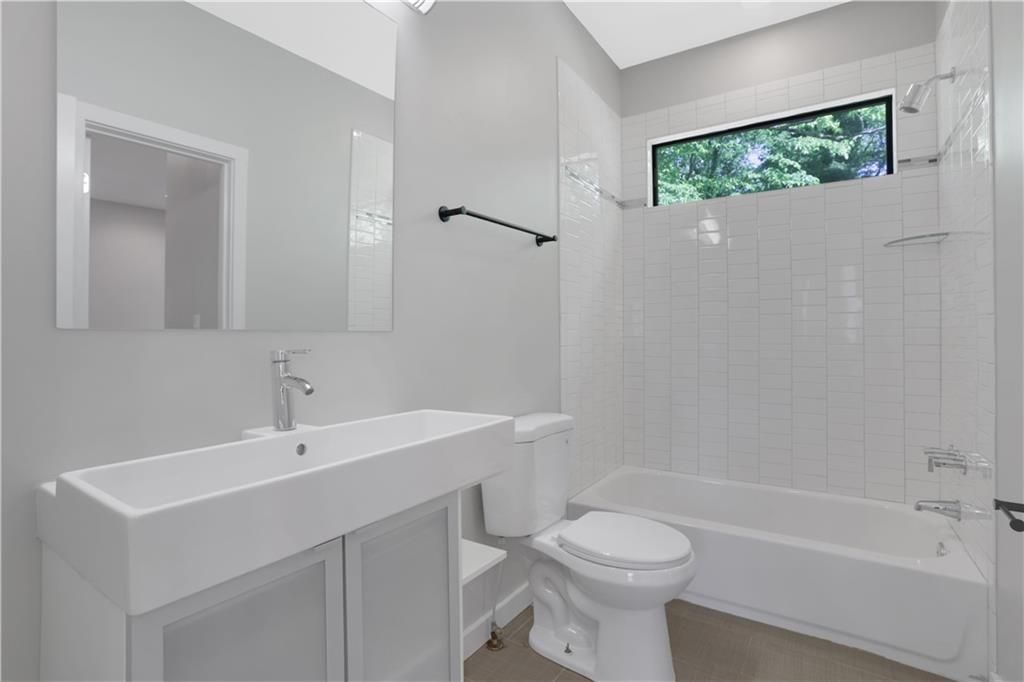 Image 21 of property listing at 948 Bruce Circle SE, Atlanta, GA 30316