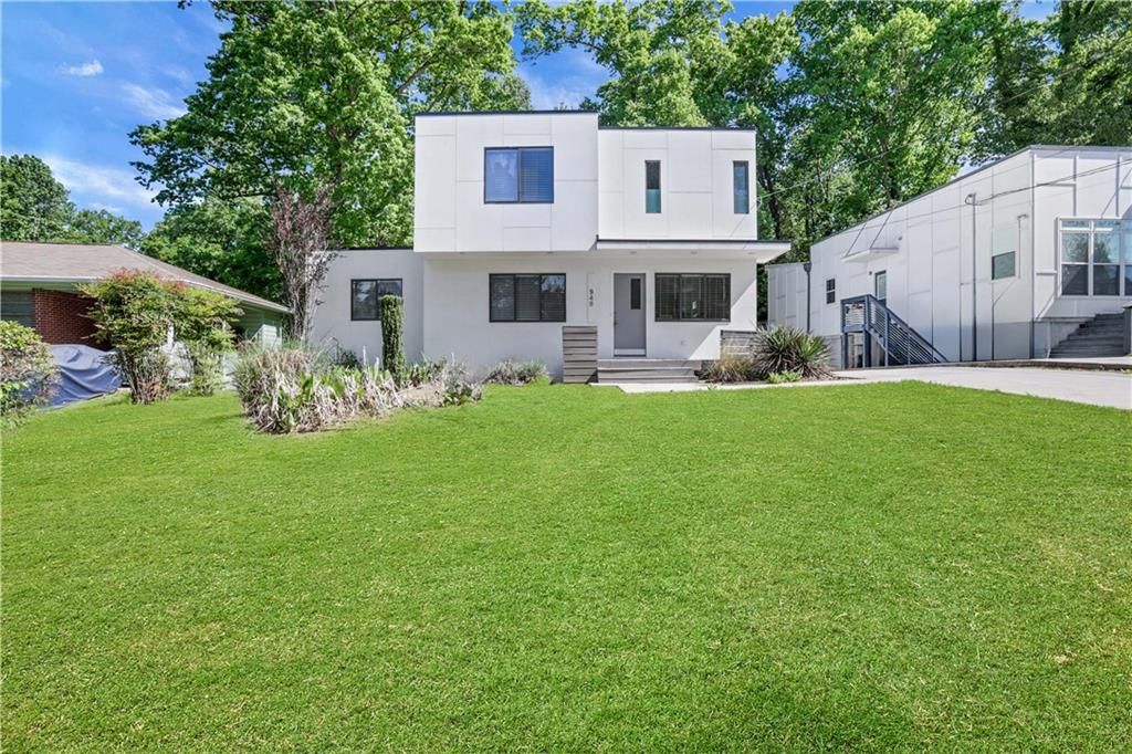 Image 3 of property listing at 948 Bruce Circle SE, Atlanta, GA 30316