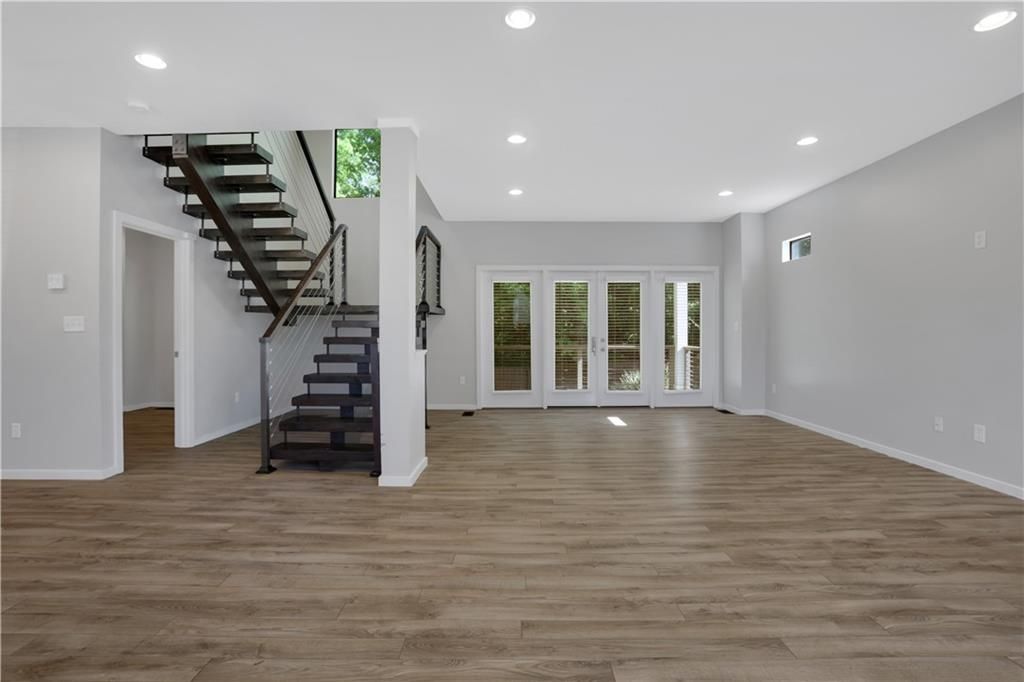 Image 5 of property listing at 948 Bruce Circle SE, Atlanta, GA 30316