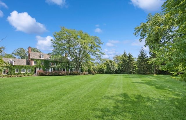 82 Woodley Road, Winnetka, IL 60093