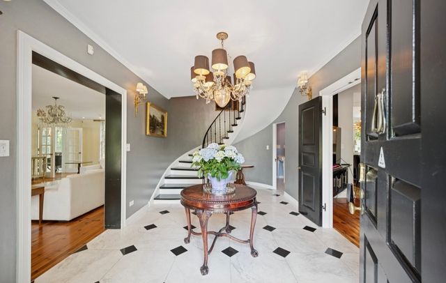 82 Woodley Road, Winnetka, IL 60093