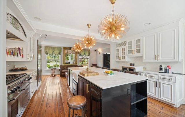 82 Woodley Road, Winnetka, IL 60093