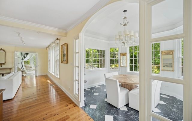 82 Woodley Road, Winnetka, IL 60093