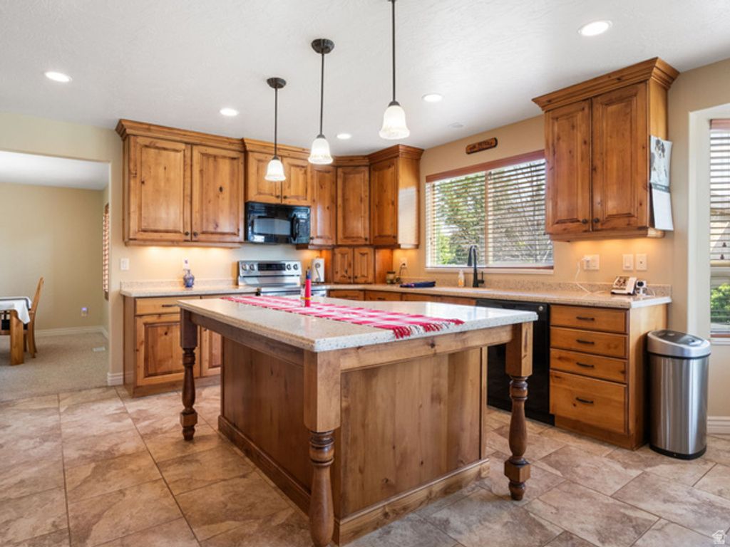 10403 S WALNUT CANYON LN, South Jordan, UT 84009 — photo 2