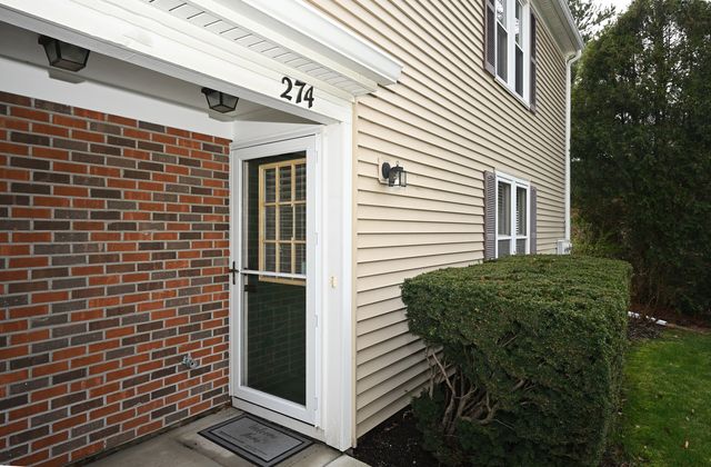 274 Greensboro Court 5, Elk Grove Village, IL 60007