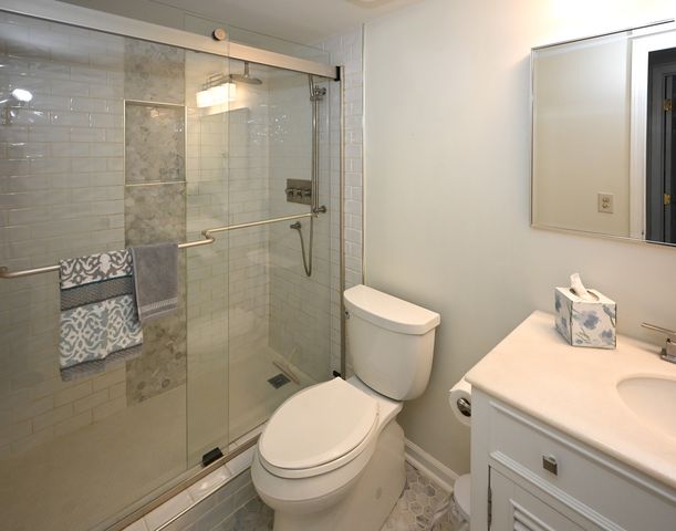 274 Greensboro Court 5, Elk Grove Village, IL 60007