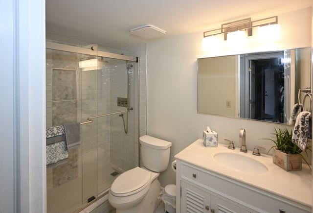 274 Greensboro Court 5, Elk Grove Village, IL 60007