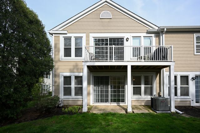 274 Greensboro Court 5, Elk Grove Village, IL 60007