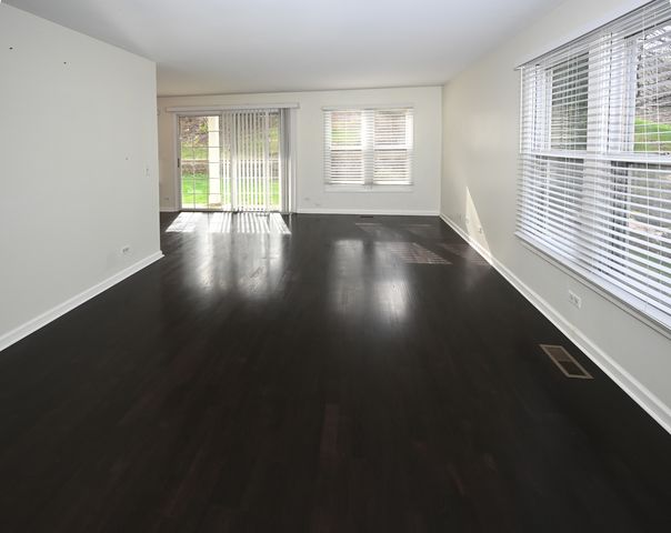 274 Greensboro Court 5, Elk Grove Village, IL 60007