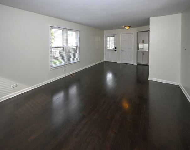 274 Greensboro Court 5, Elk Grove Village, IL 60007