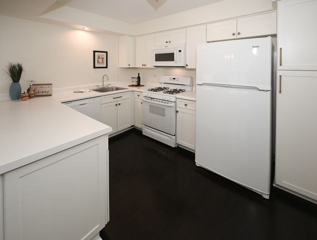 274 Greensboro Court 5, Elk Grove Village, IL 60007