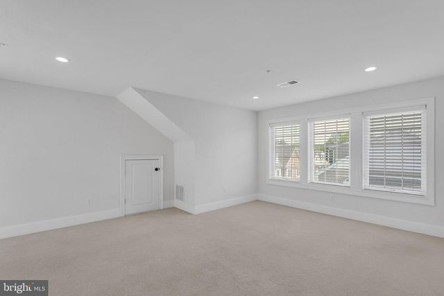 17 GREY CT, Berwyn, PA 19312
