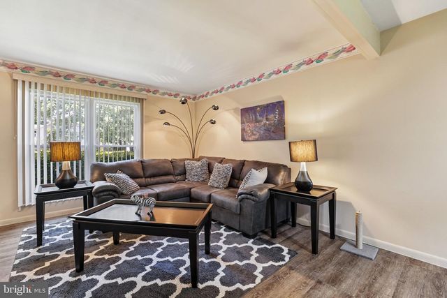 92 HOLLYBROOK DR, Tuckerton, NJ 08087