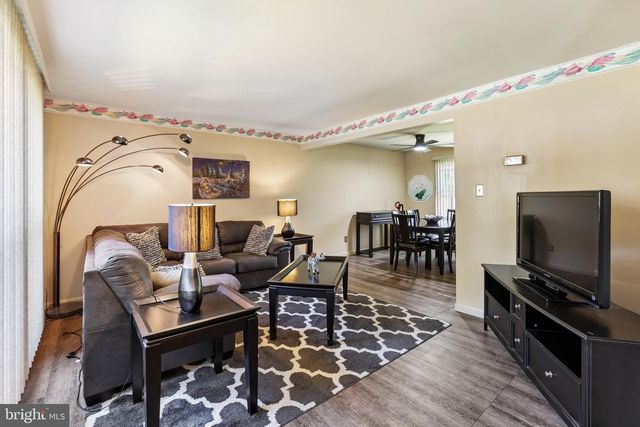 92 HOLLYBROOK DR, Tuckerton, NJ 08087