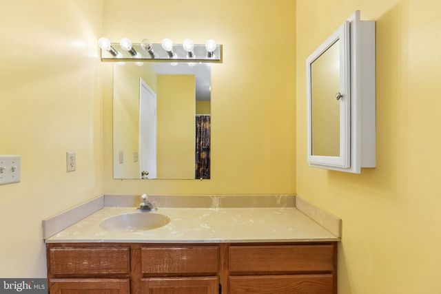 92 HOLLYBROOK DR, Tuckerton, NJ 08087