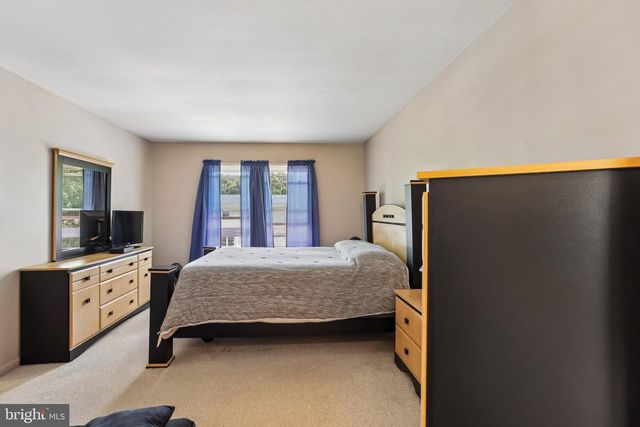92 HOLLYBROOK DR, Tuckerton, NJ 08087
