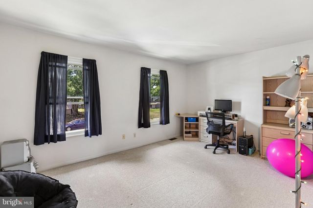 92 HOLLYBROOK DR, Tuckerton, NJ 08087