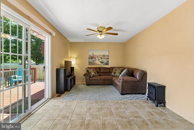 92 HOLLYBROOK DR, Tuckerton, NJ 08087