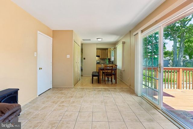 92 HOLLYBROOK DR, Tuckerton, NJ 08087
