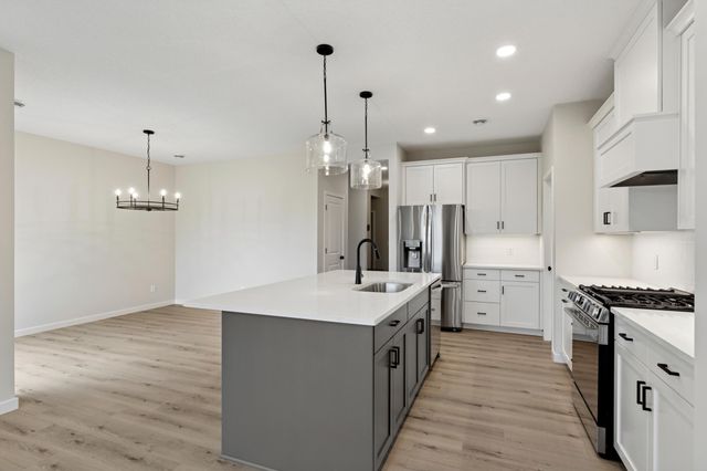 10933 37th Street N, Lake Elmo, MN 55042